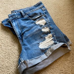 American Eagle Distressed High Rose Shortie